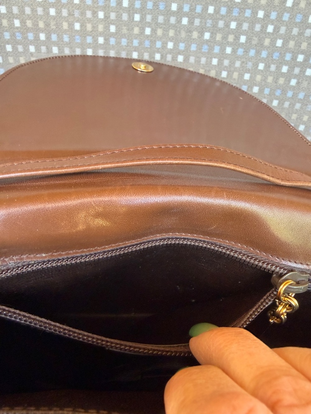 Salvadore Ferragamo vintage brown Leather Saddle Crossbody Bag with Gold Accent - Picture 6 of 10